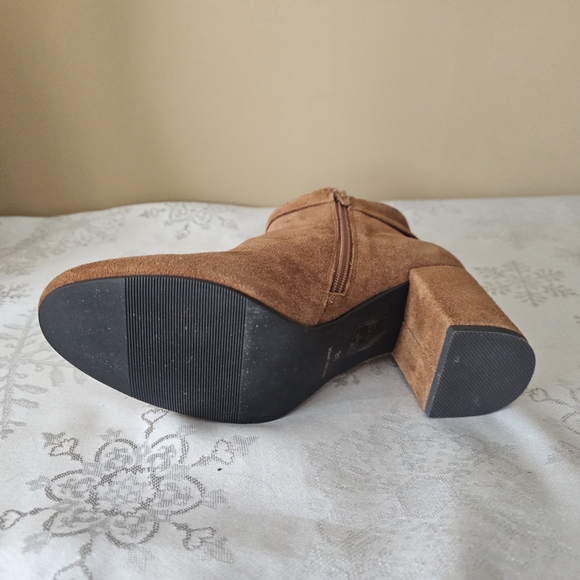 Le Chateau Ankle Boots Cognac Suede Boho Western Party NWT Style Y076 Sz 8 - Picture 4 of 15